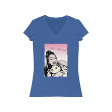 Charger l&#39;image dans la galerie, Ms. A. &amp; pup: short sleeve v-neck Tee &quot;Take a chill break&quot; - ARTSY STYLE
