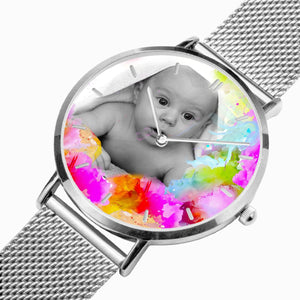 Imagen del bebé de la muestra en fondo colorido. En 3 tamaños. Reloj de cuarzo de acero inoxidable ultrafino de moda (con indicadores)