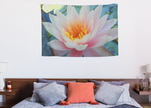Charger l&#39;image dans la galerie, Beautiful Tapestry Water Lily - Brooklyn Botanic Gardens, New York City - ARTSY STYLE
